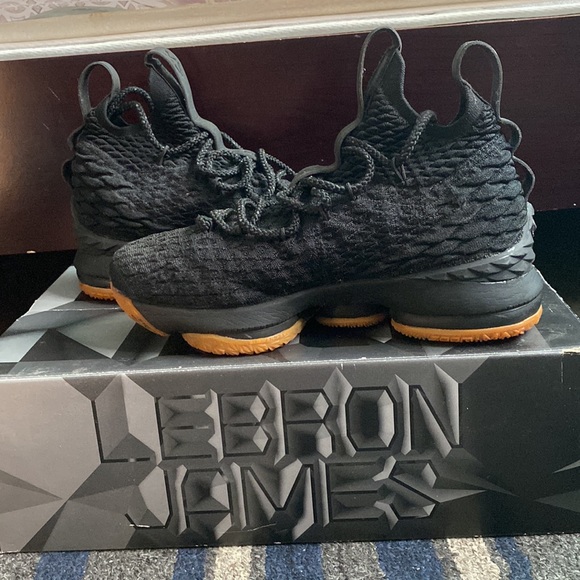 Lebron 15 GS size US 6.5Y . In great condition, only been worn 2-3 times. - Picture 4 of 4